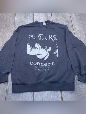 the Cure concert women’s graphic oversized sweatshirt xs but fits large